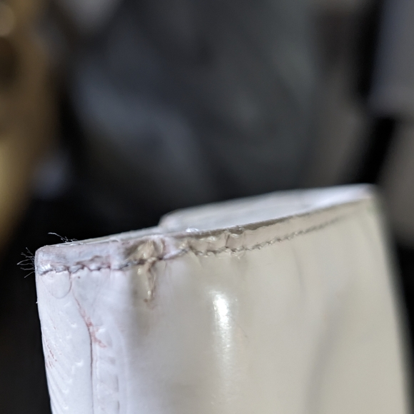 Prada White Wallet with Auth card included - Picture 4 of 16